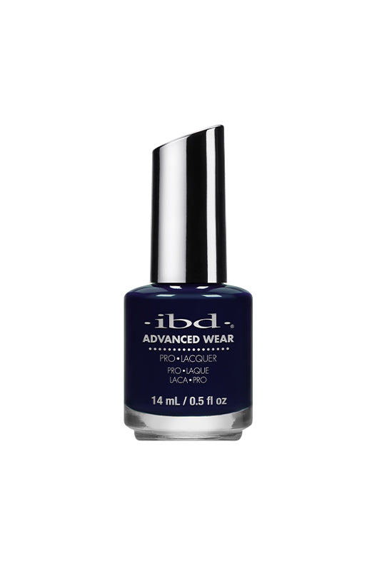 IBD Advanced Wear Pro Lacquer in Above Ski Level, a deep navy blue with a rich, elegant finish.
