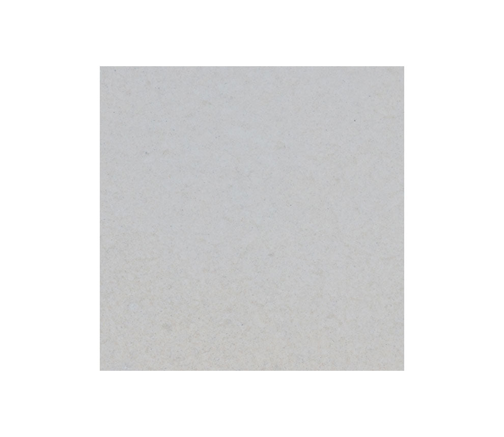 Jerome Russell silver/gray hair color swatch – A silver/gray color swatch representing the spray-on hair thickener’s pigmentation and coverage.