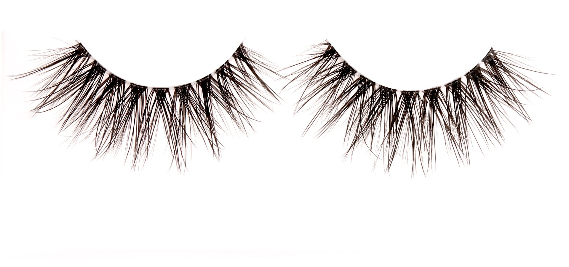 A single pair of Ardell 3D Faux Mink 865 featuring Crisscross layering and dimension.