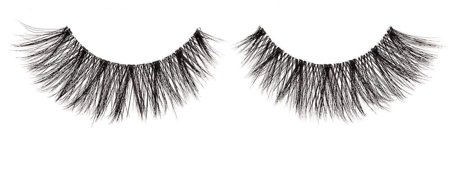 A Russian inspired pair 8D Lash features a maximum volume, long length, and crisscrossed layers of finely tapered fibers