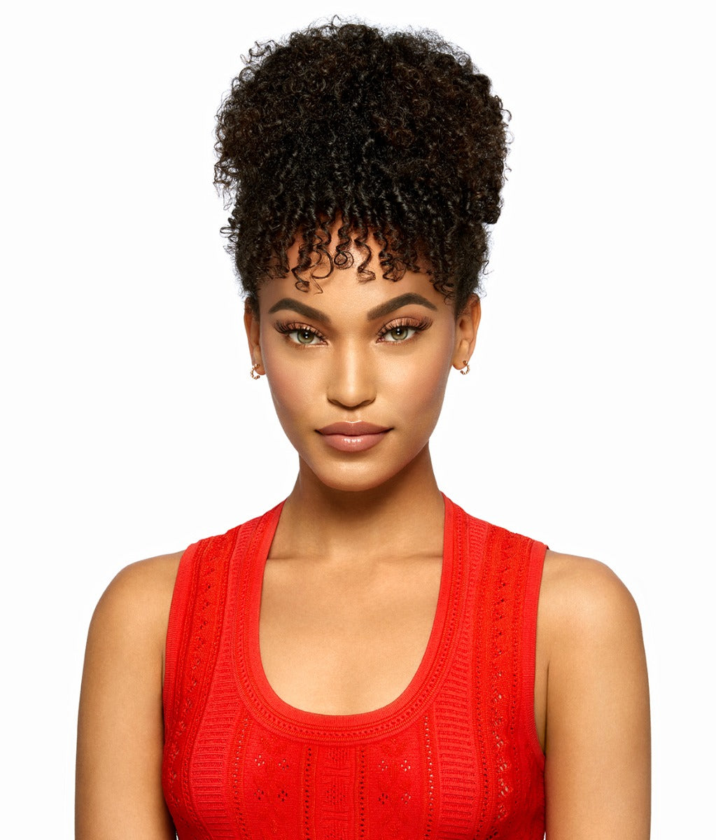 A model wearing Ardell Textureyes Lash 577 showing how it looks like when worn