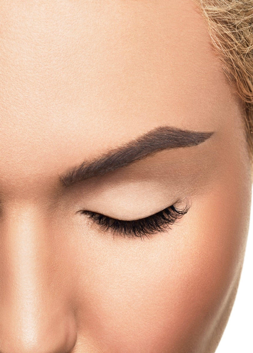 Front packaging of Winks Half & Half Pre-Cut Lashes D??j?ÿ vu