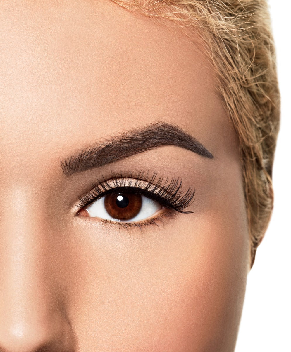 Front packaging of Winks Half & Half Pre-Cut Lashes D??j?ÿ vu