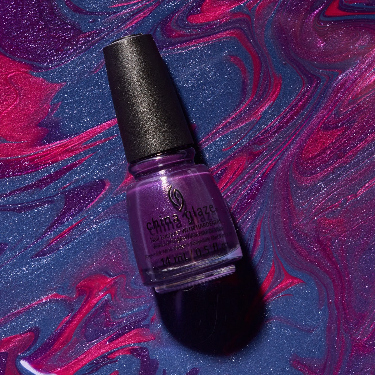 Stylized image of shade Alpenglow, a olive green with gold shimmer.