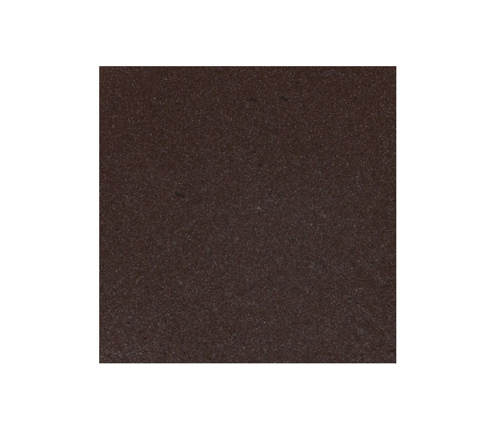 Jerome Russell medium brown hair color swatch – A medium brown color swatch representing the spray-on hair thickener’s pigmentation and coverage.