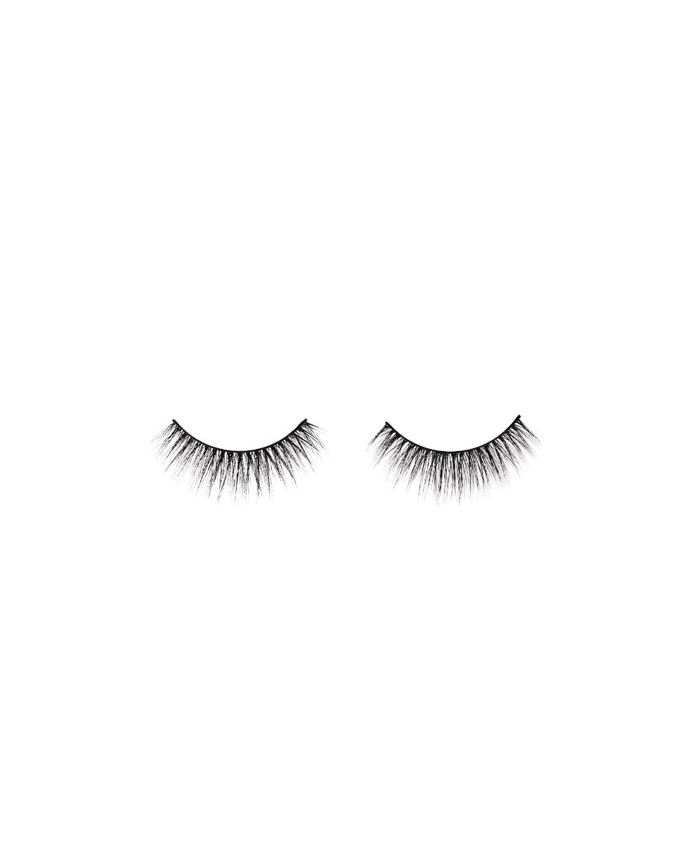 Ardell Magnetic Megahold Lash 051 showing its round shape & medium length lashes isolated in white background